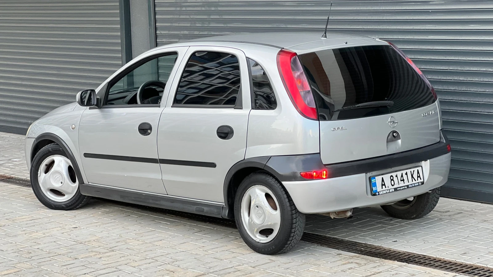 Opel Corsa 1.2i 75 к.с 2004г - изображение 4