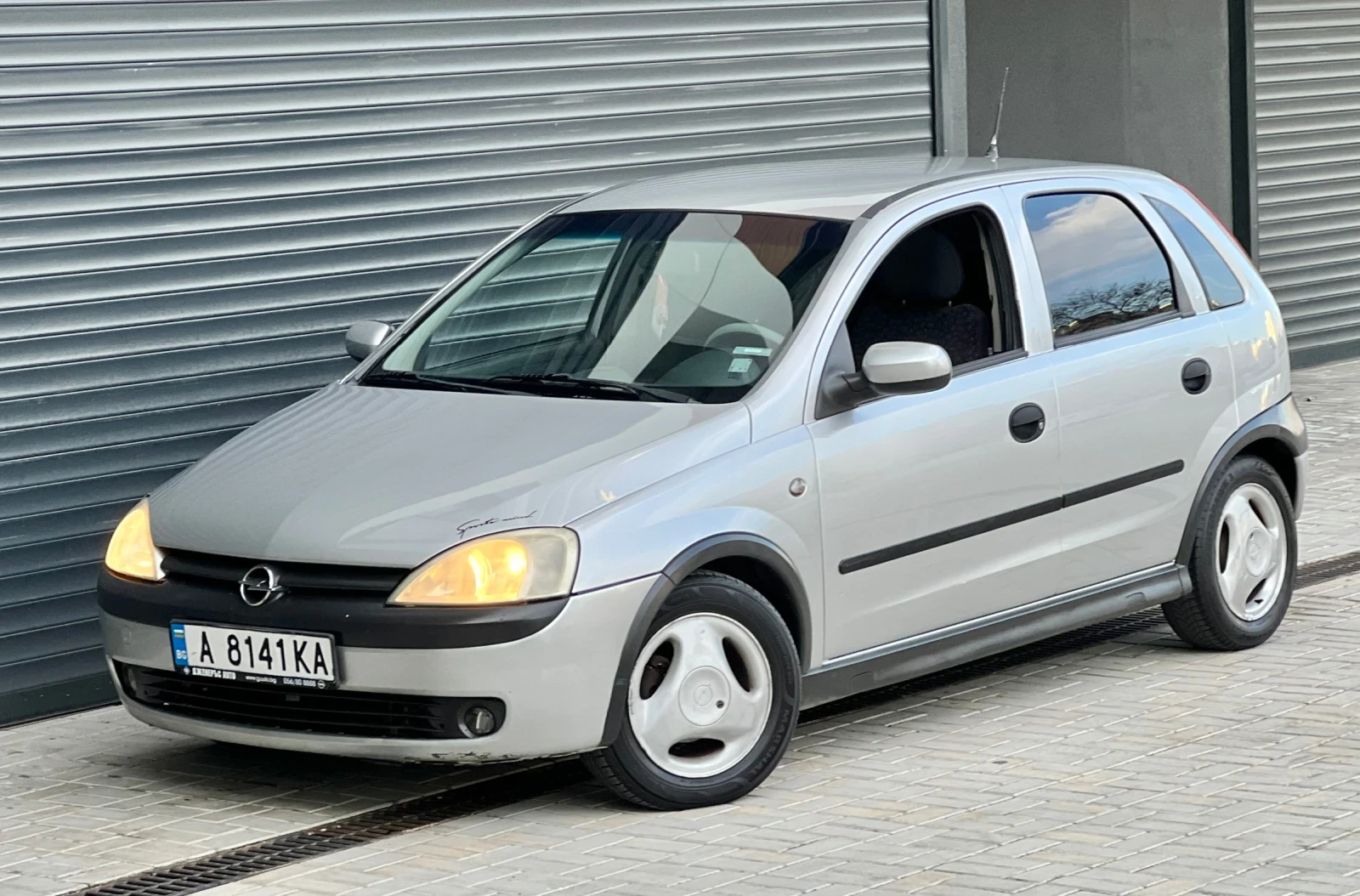 Opel Corsa 1.2i 75 к.с 2004г - изображение 2