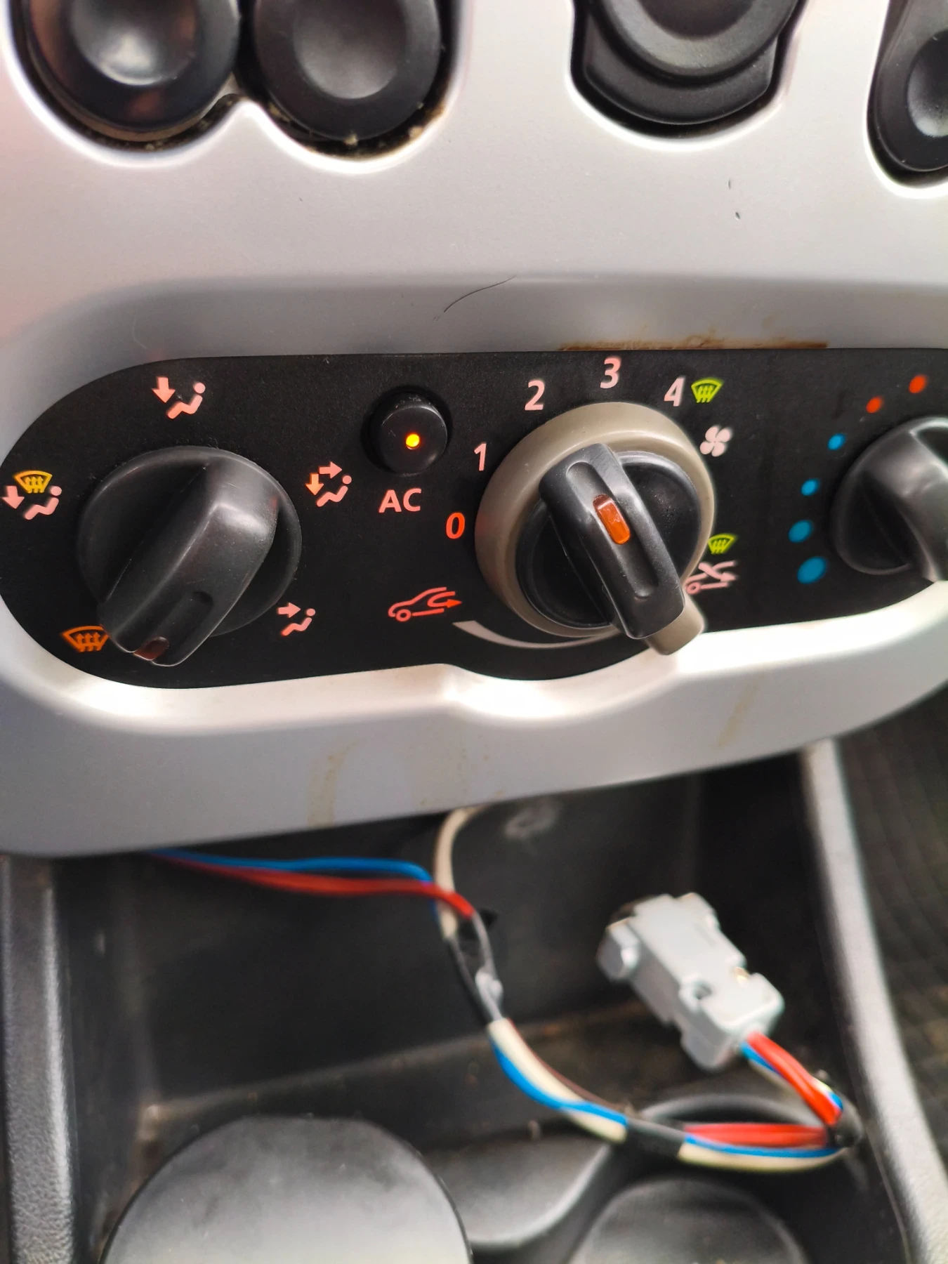 Dacia Logan  - изображение 8