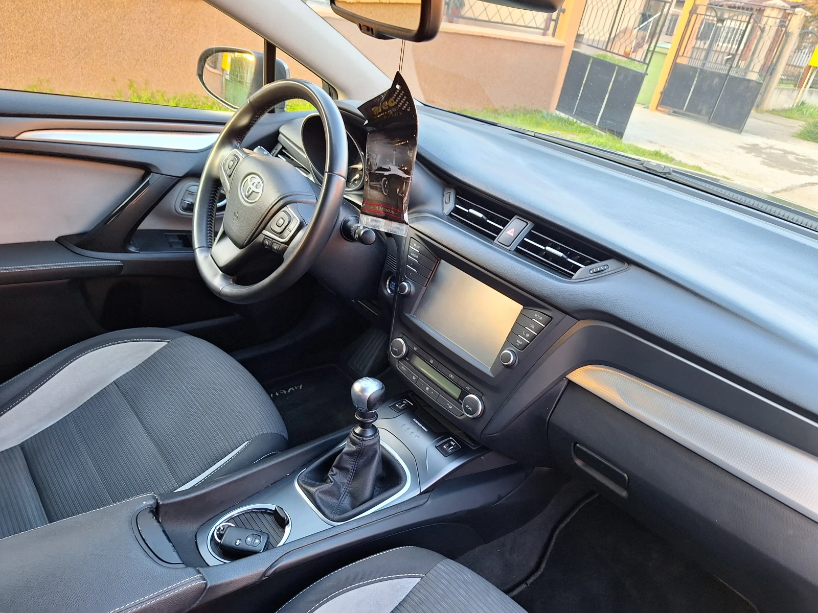 Toyota Avensis 1.8VVTi Швейцария Edition S 150х.км. с ИСТОРИЯ, снимка 11 - Автомобили и джипове - 53771892