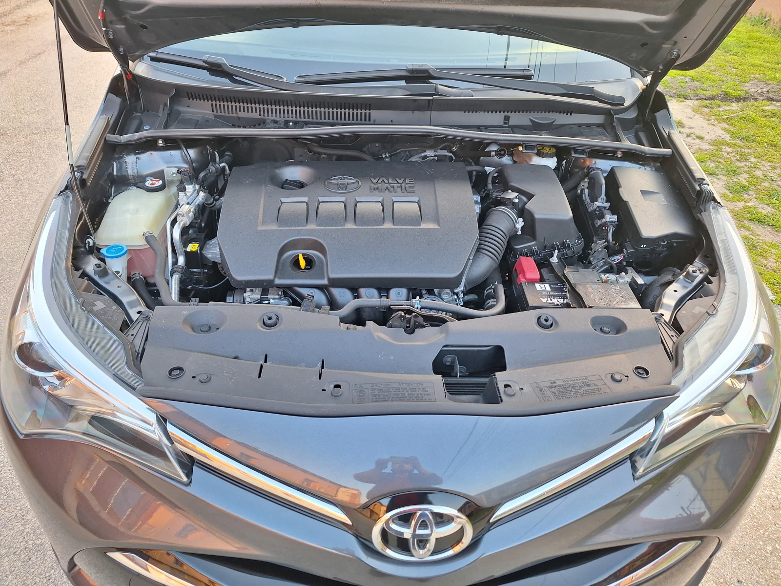 Toyota Avensis 1.8VVTi Швейцария Edition S 150х.км. с ИСТОРИЯ, снимка 13 - Автомобили и джипове - 53771892