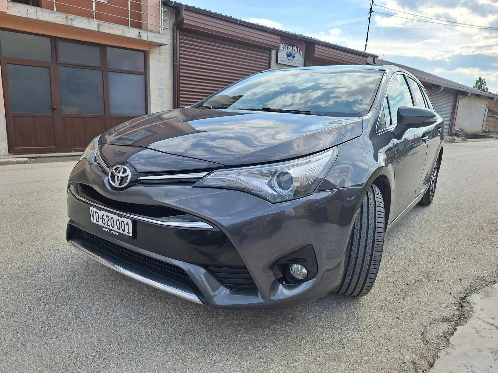 Toyota Avensis 1.8VVTi Швейцария Edition S 150х.км. с ИСТОРИЯ, снимка 2 - Автомобили и джипове - 53771892
