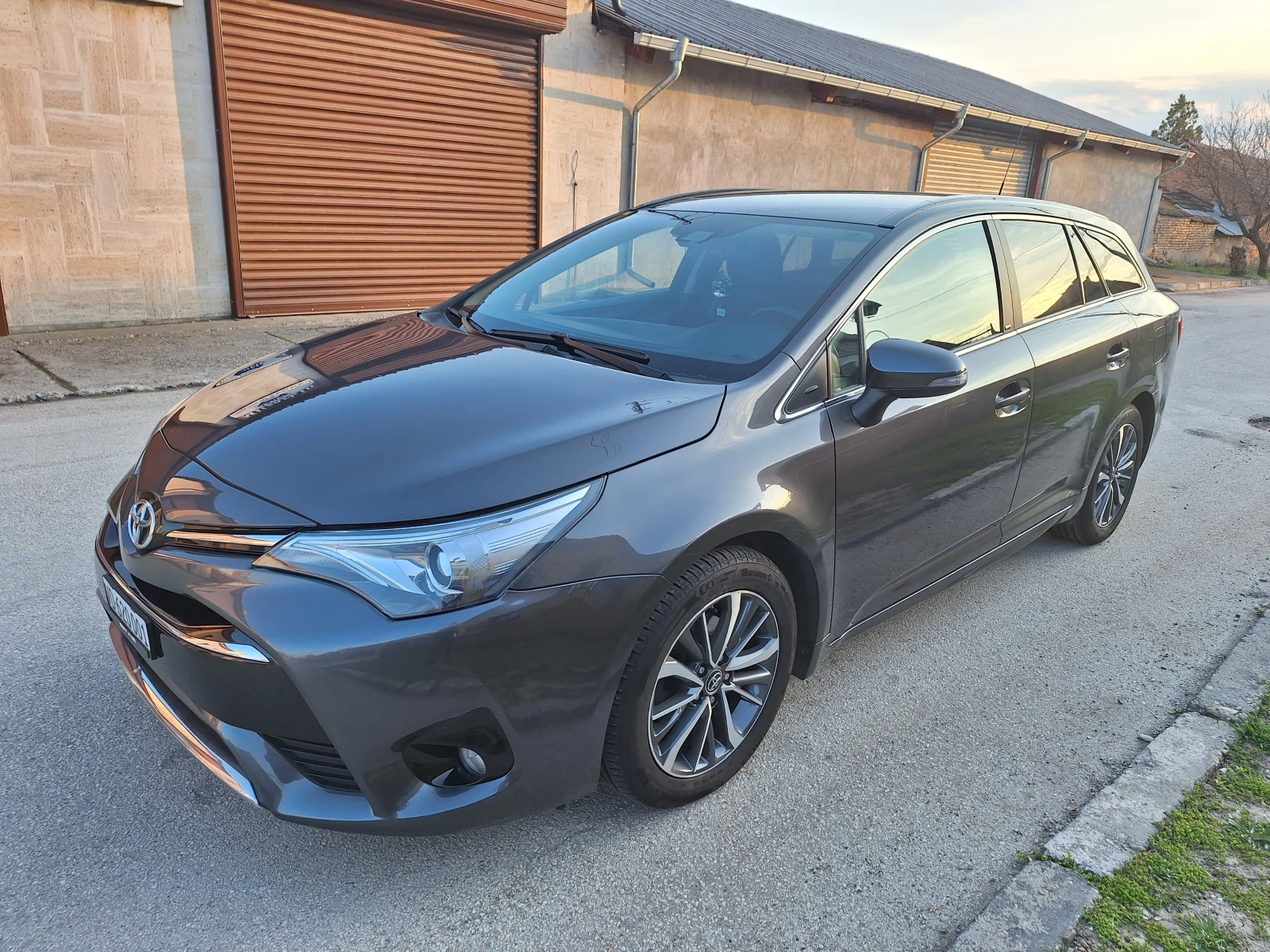 Toyota Avensis 1.8VVTi Швейцария Edition S 150х.км. с ИСТОРИЯ, снимка 7 - Автомобили и джипове - 53771892