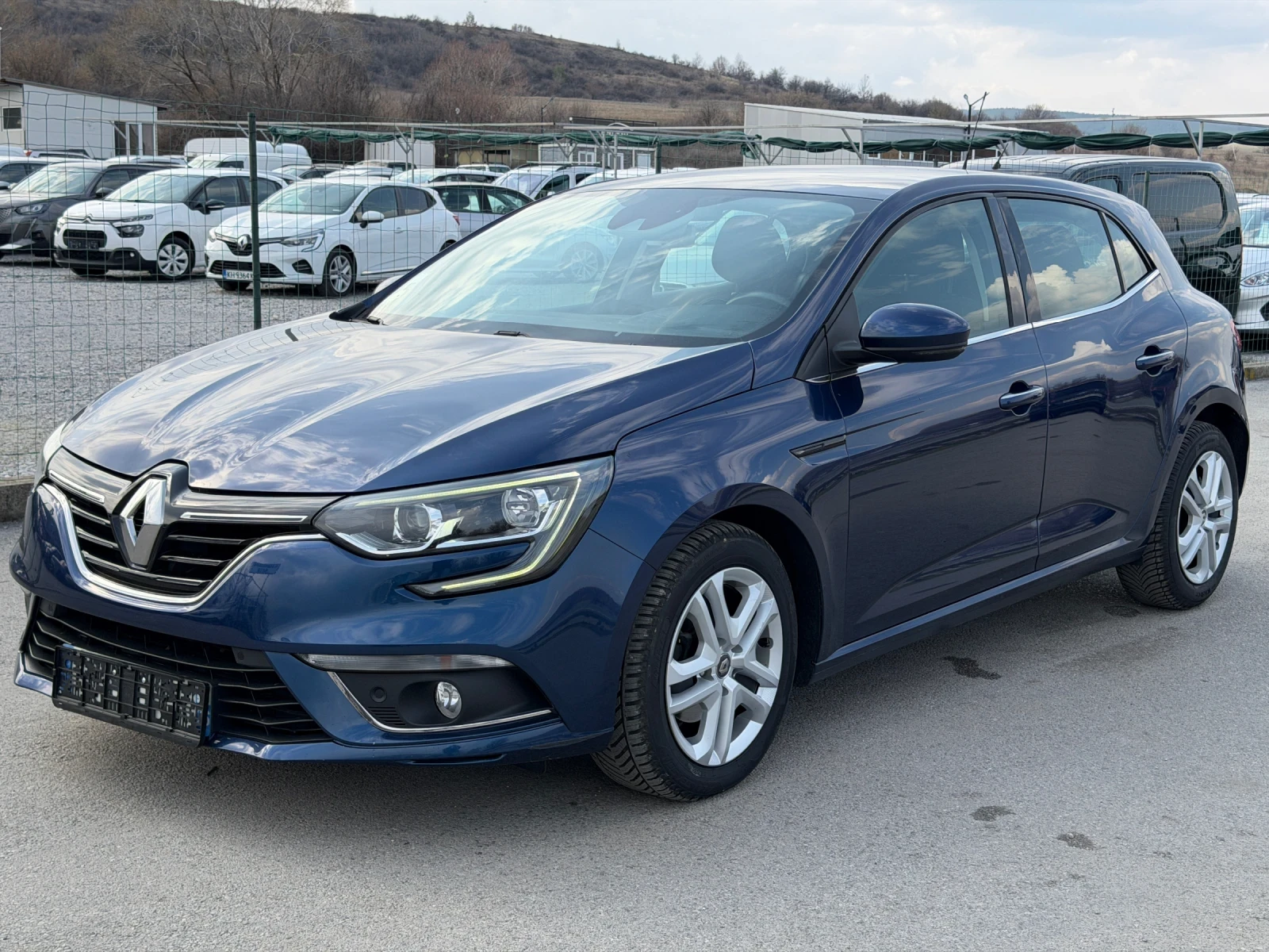 Renault Megane 1.5 DCI, снимка 3 - Автомобили и джипове - 53885600