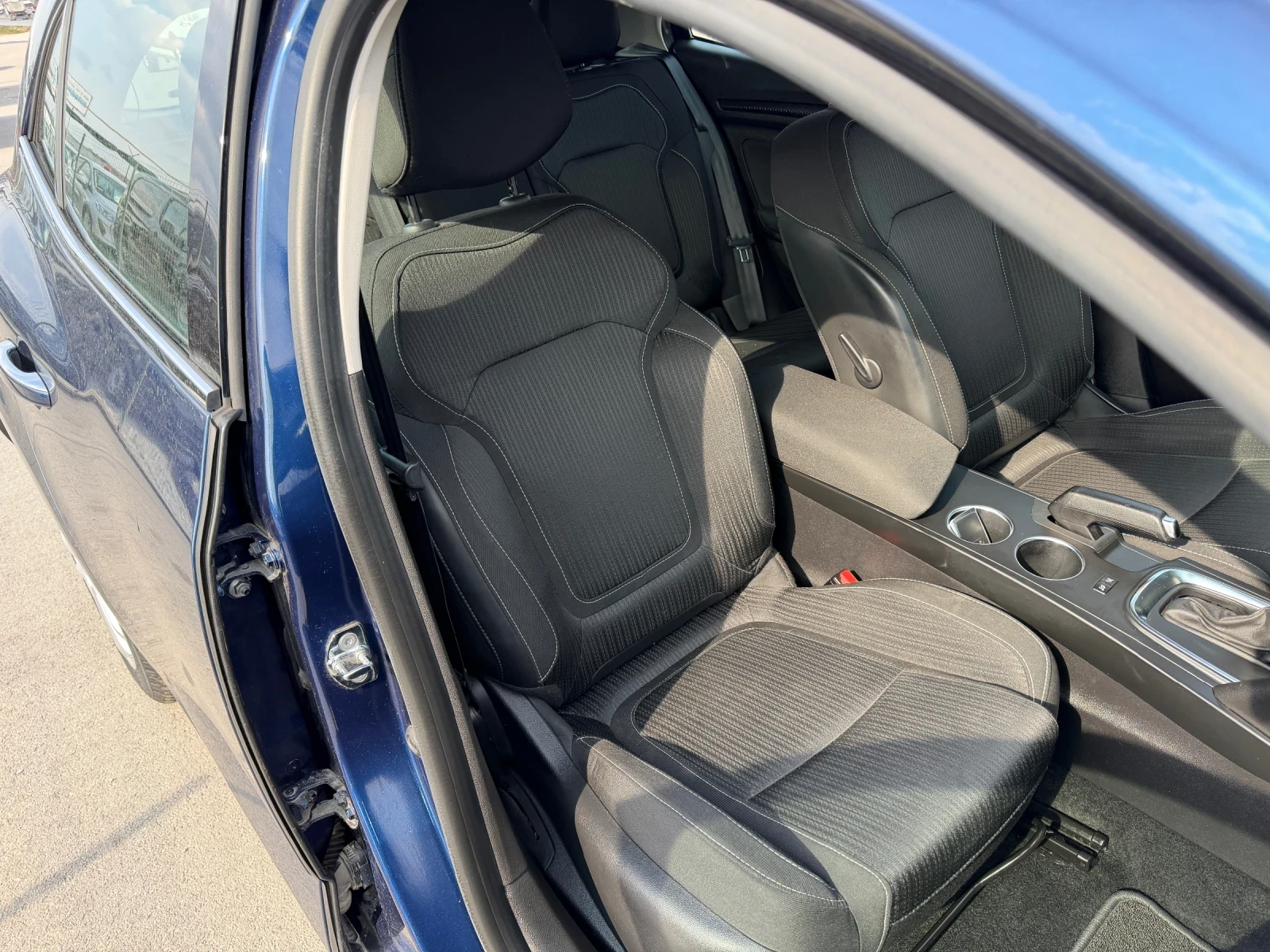 Renault Megane 1.5 DCI, снимка 9 - Автомобили и джипове - 53885600