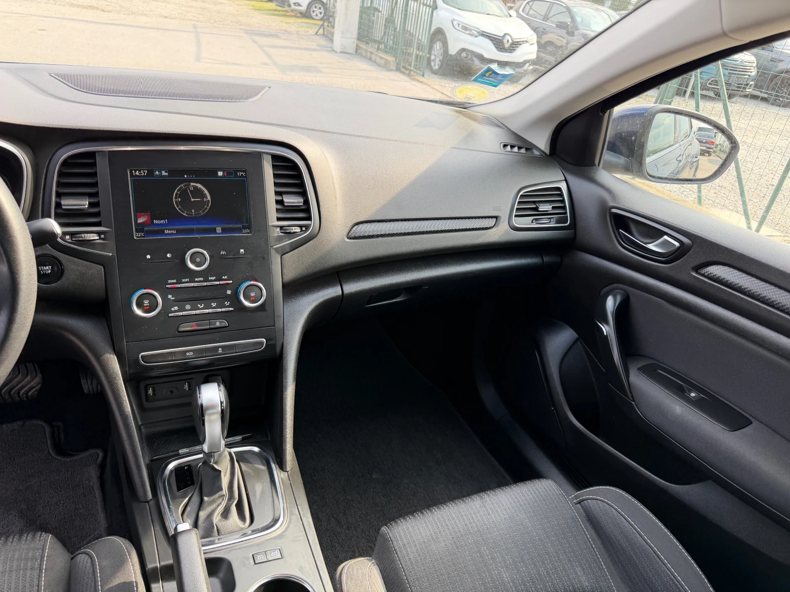 Renault Megane 1.5 DCI, снимка 13 - Автомобили и джипове - 53885600