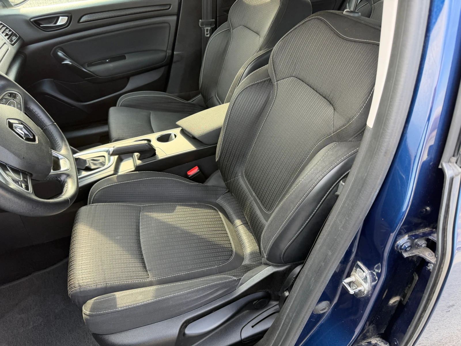 Renault Megane 1.5 DCI, снимка 10 - Автомобили и джипове - 53885600