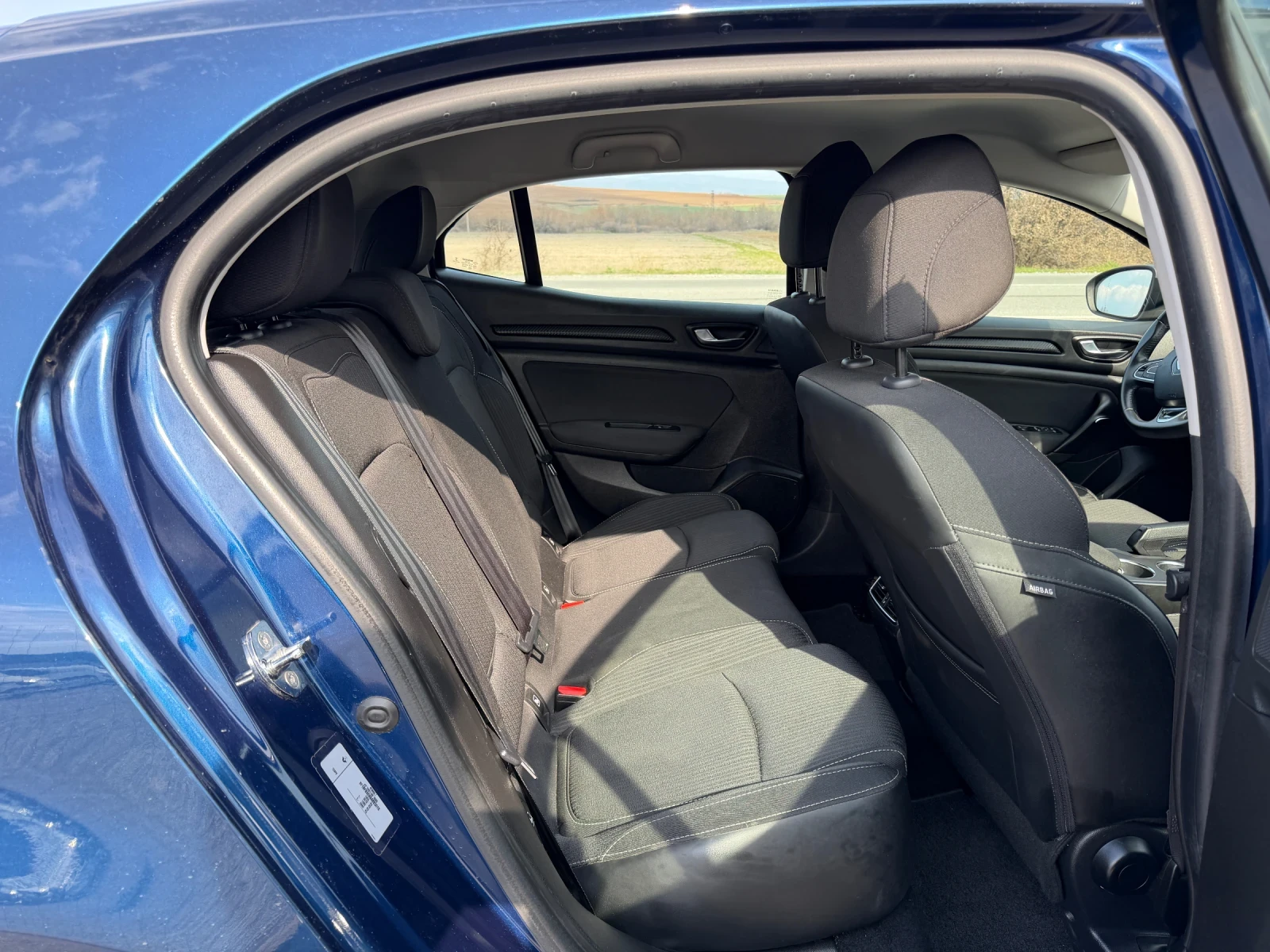 Renault Megane 1.5 DCI, снимка 8 - Автомобили и джипове - 53885600
