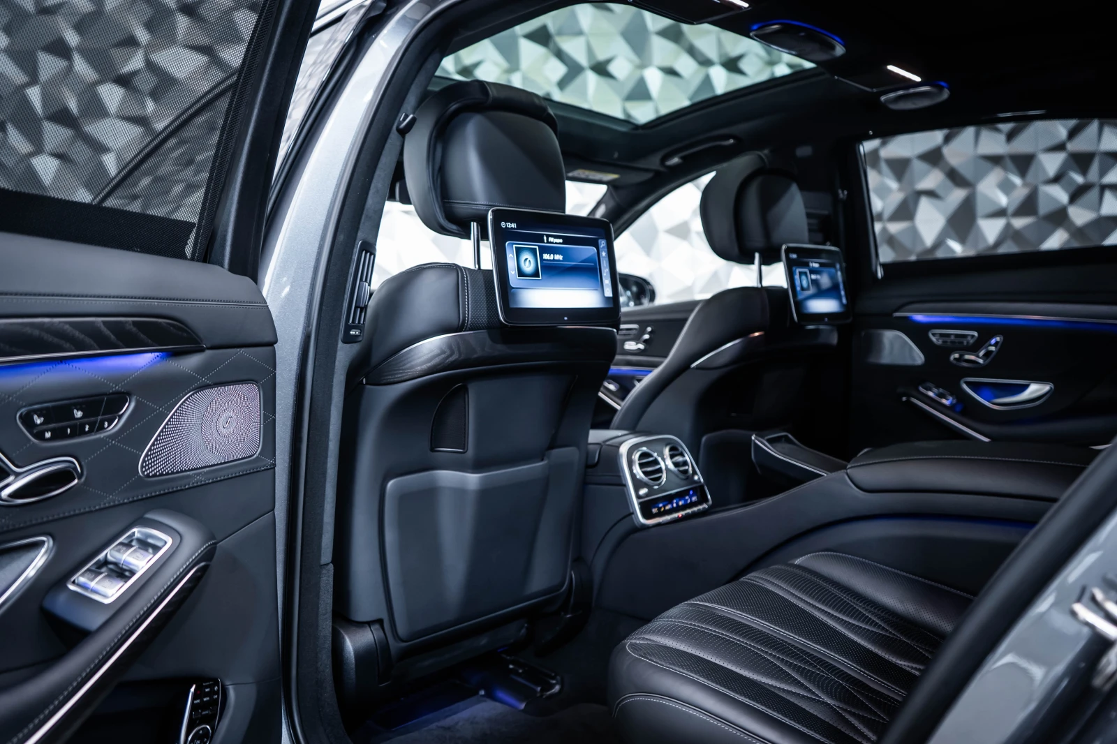 Mercedes-Benz S 63 AMG Carbon* Burmester* 360* TV, снимка 13 - Автомобили и джипове - 54067855