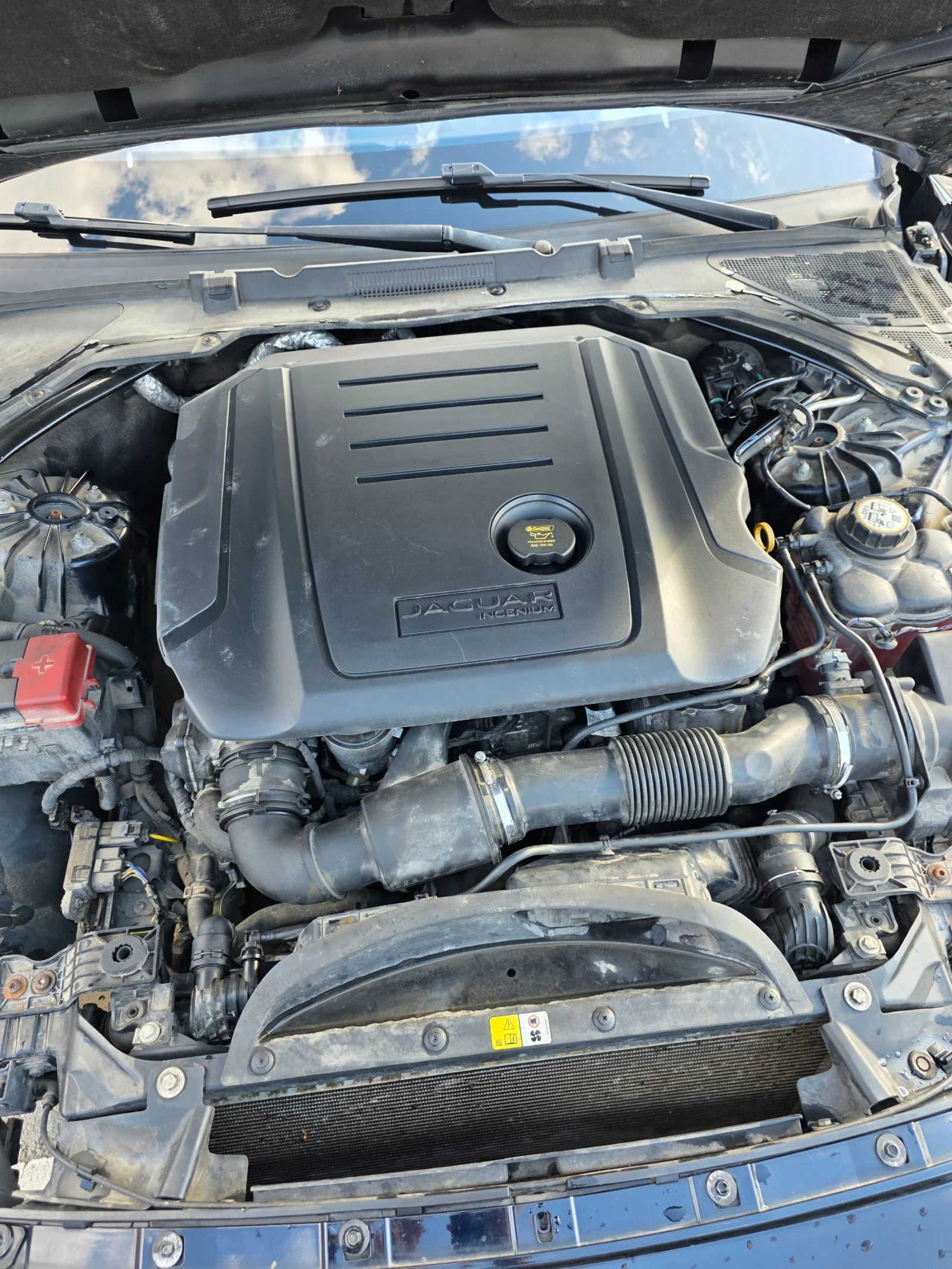 Jaguar XE 2.0d, снимка 8 - Автомобили и джипове - 54100598