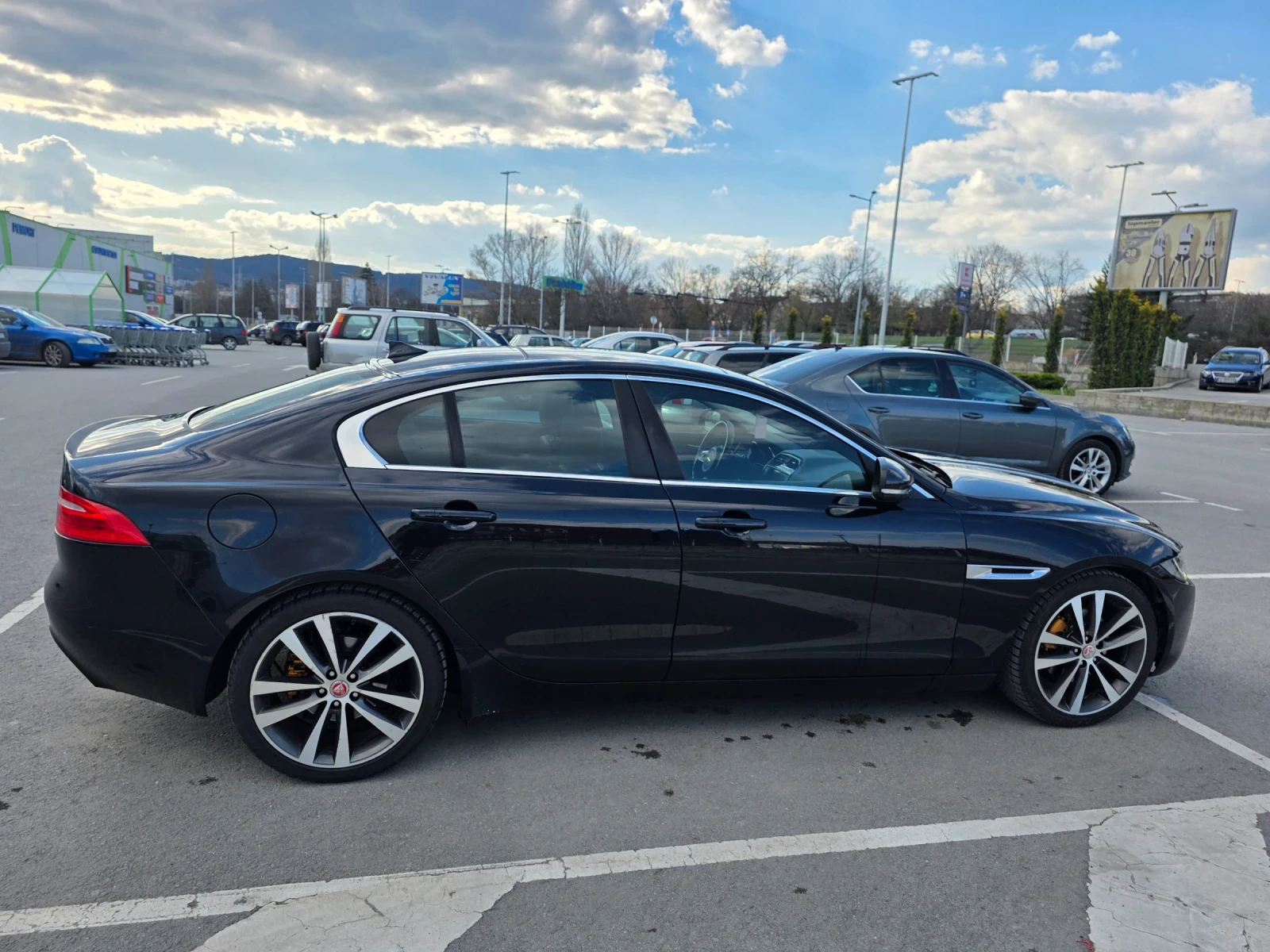 Jaguar XE 2.0d, снимка 4 - Автомобили и джипове - 54100598
