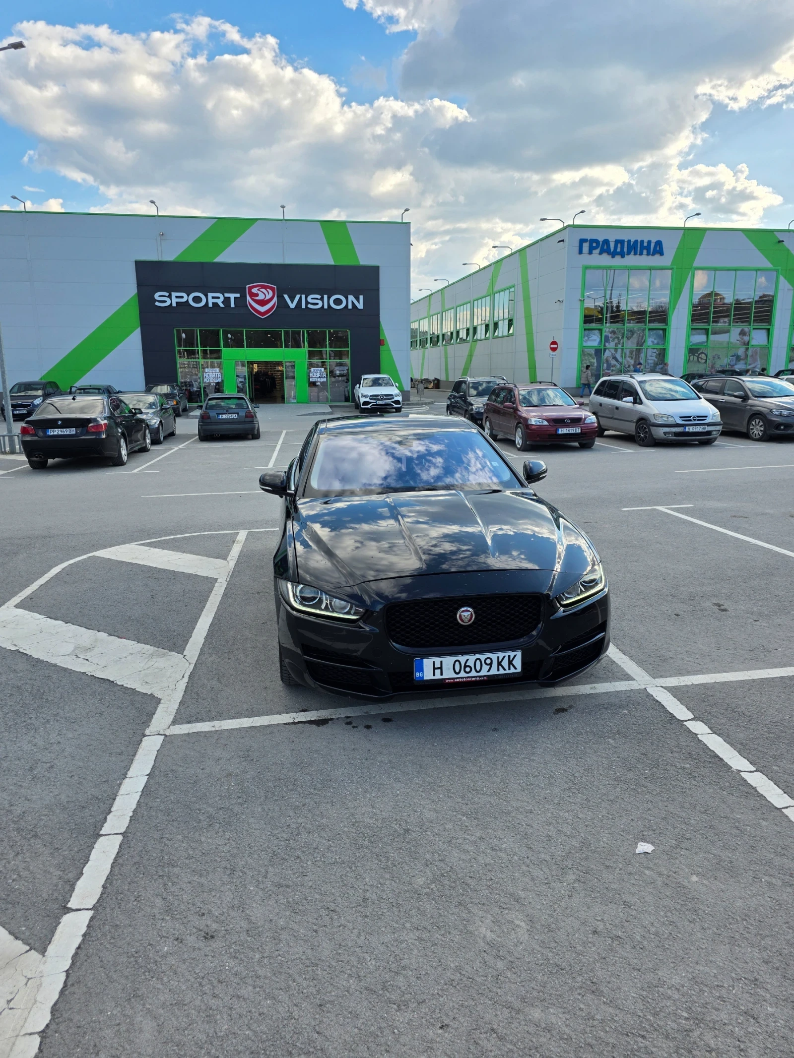 Jaguar XE 2.0d, снимка 2 - Автомобили и джипове - 54100598