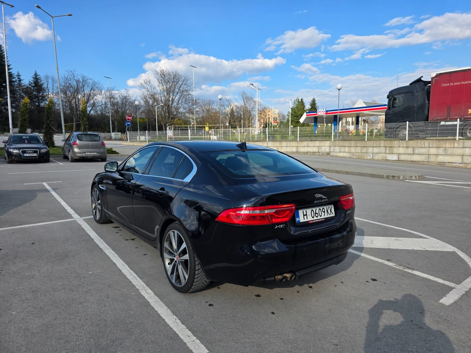 Jaguar XE 2.0d, снимка 5 - Автомобили и джипове - 54100598