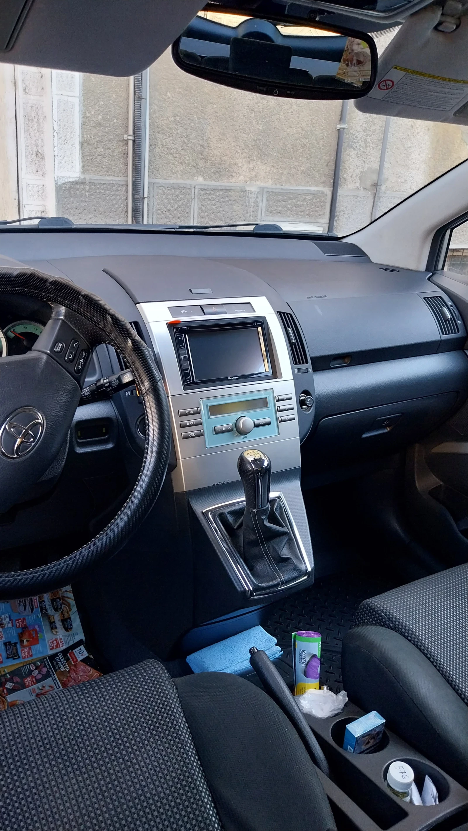 Toyota Corolla verso 2.2 D4D, снимка 6 - Автомобили и джипове - 54245684