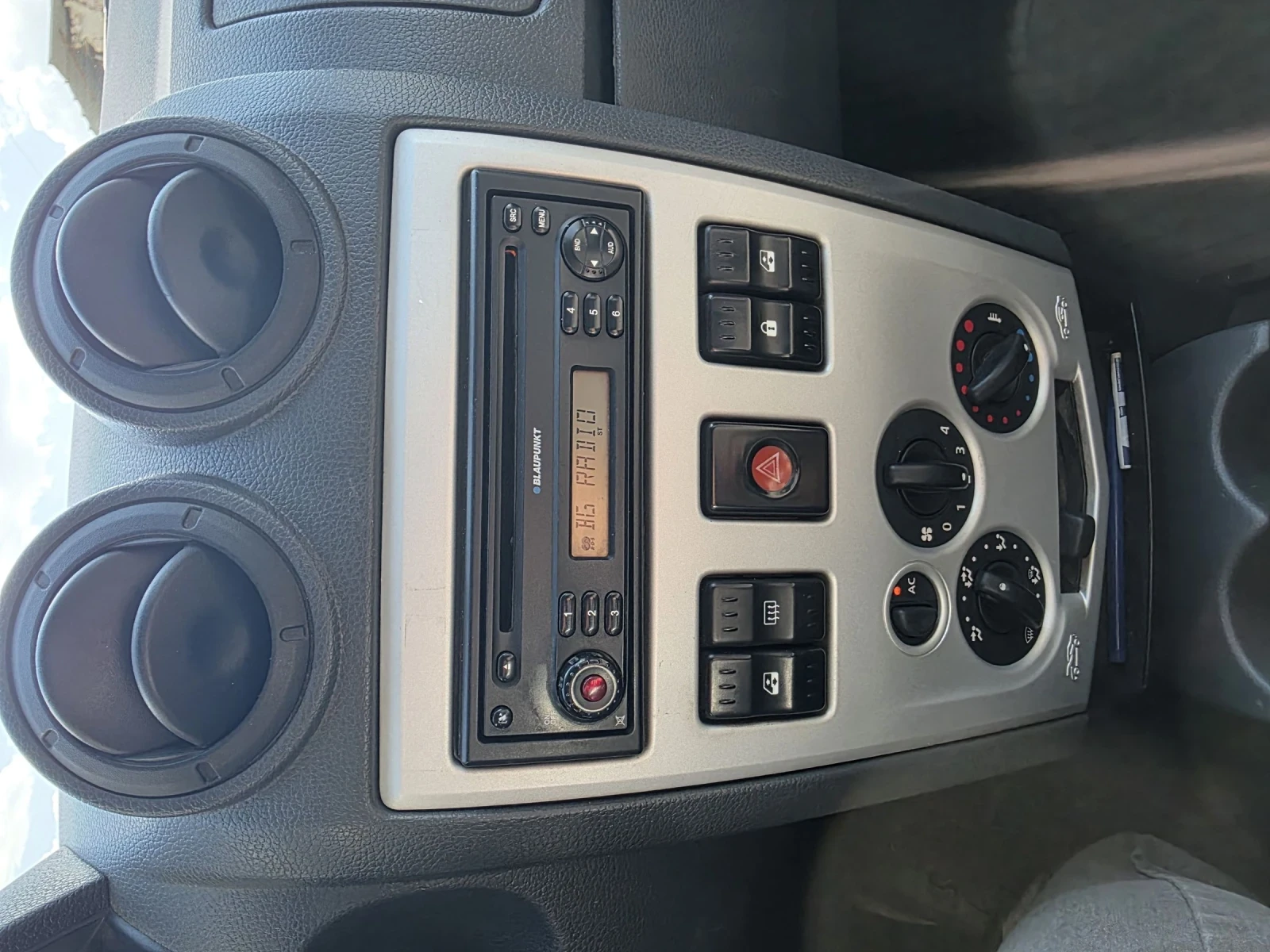 Dacia Logan MCV N1 6+ 1, снимка 9 - Автомобили и джипове - 54427469