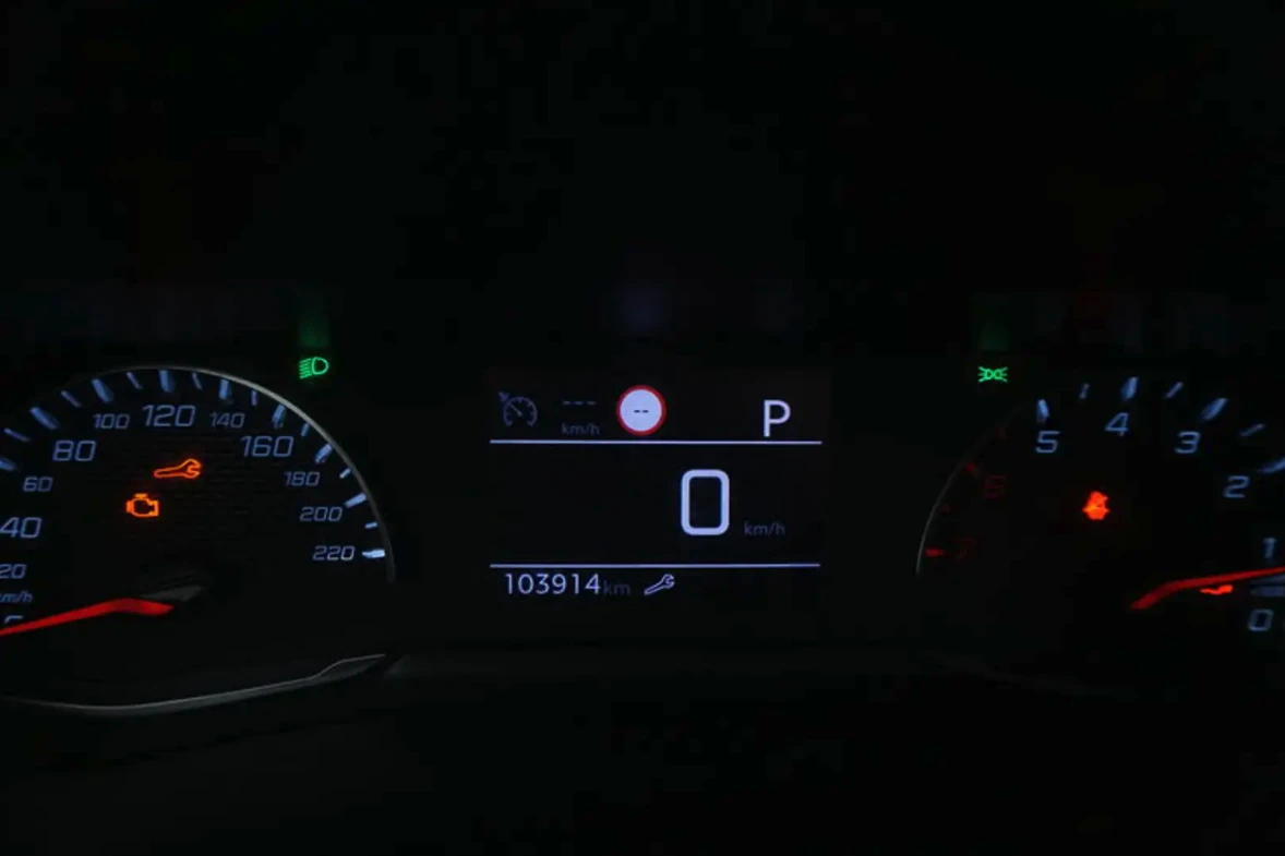 Peugeot 2008 Allure 1.5 131, снимка 12 - Автомобили и джипове - 55221860