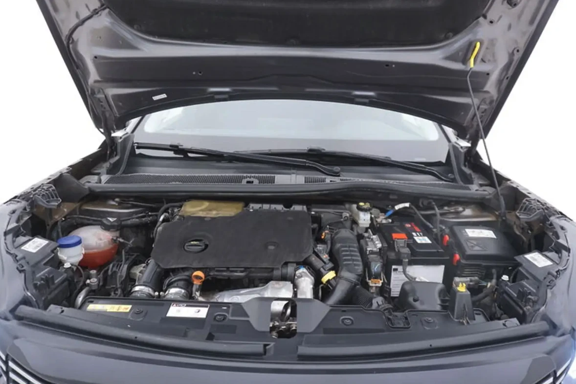 Peugeot 2008 Allure 1.5 131, снимка 13 - Автомобили и джипове - 55221860