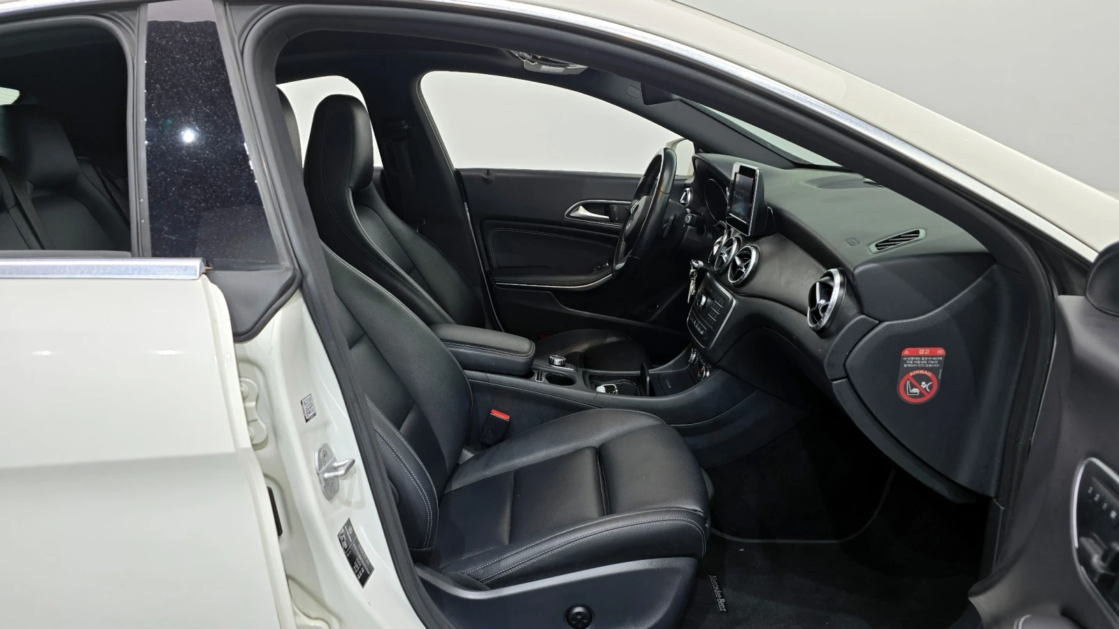 Mercedes-Benz CLA 220 BLUETEC 4MATIC * АВТОКРЕДИТ * ПРЕДСТАВИТЕЛСТВО, снимка 12 - Автомобили и джипове - 55377904