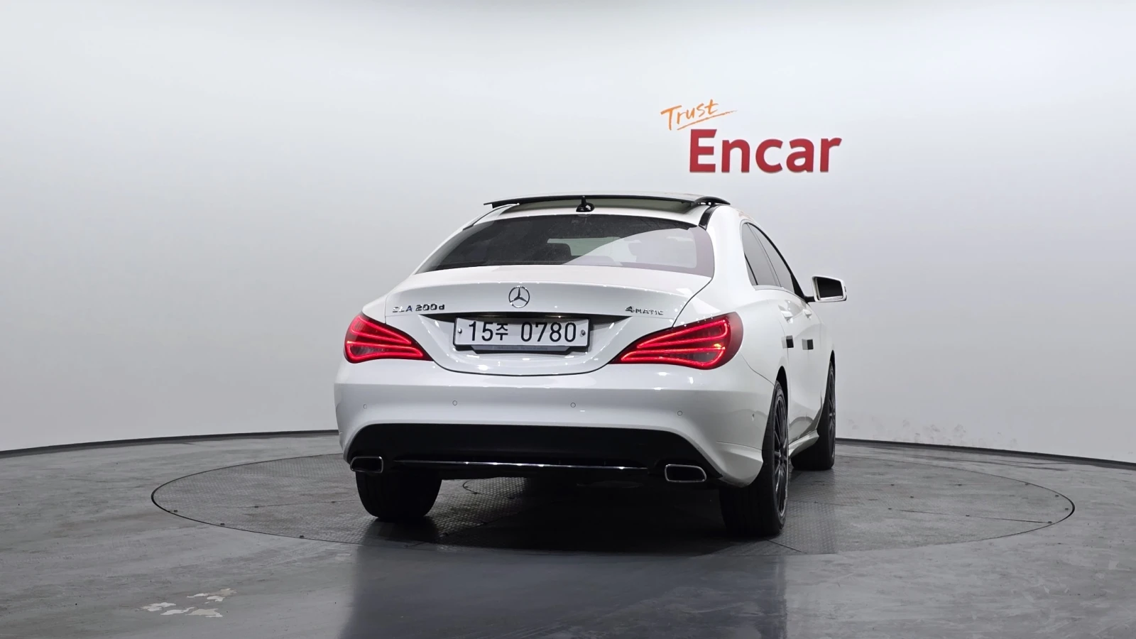 Mercedes-Benz CLA 220 BLUETEC 4MATIC * АВТОКРЕДИТ * ПРЕДСТАВИТЕЛСТВО, снимка 4 - Автомобили и джипове - 55377904