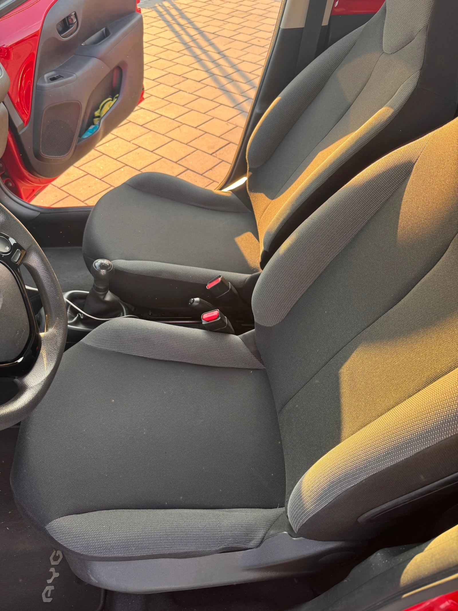 Toyota Aygo 1.0 VTTi, снимка 6 - Автомобили и джипове - 55621122