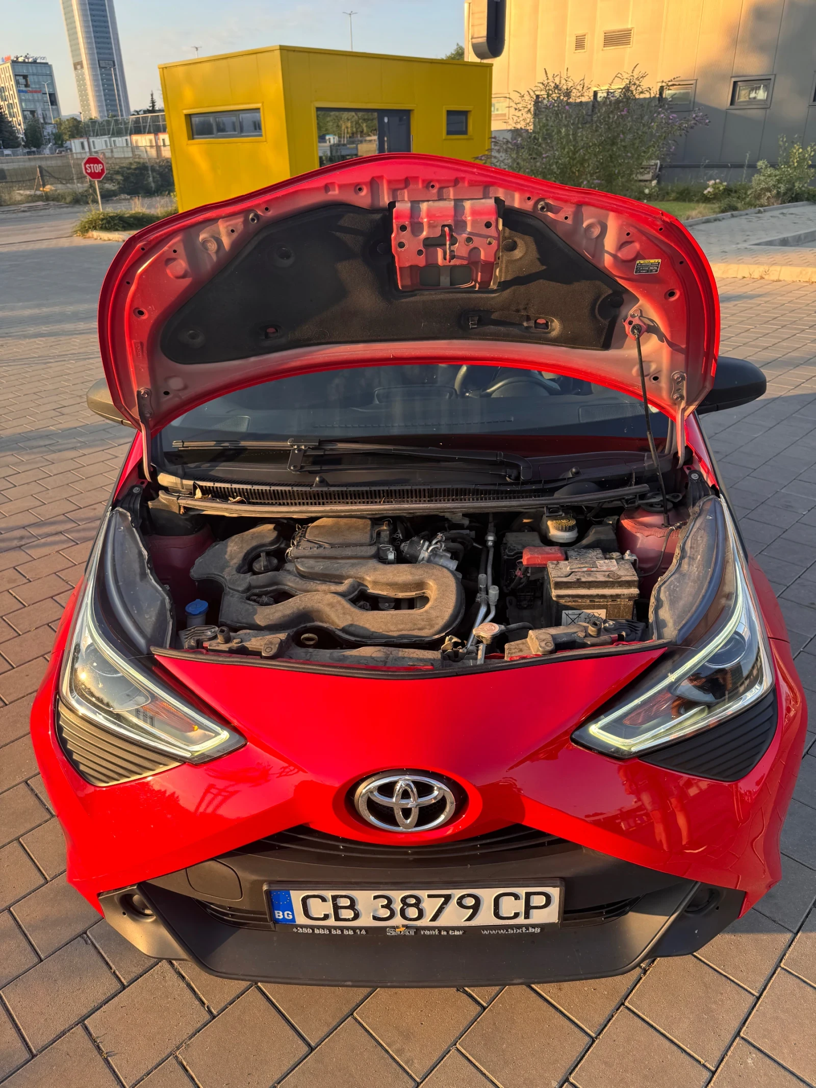 Toyota Aygo 1.0 VTTi, снимка 8 - Автомобили и джипове - 55621122