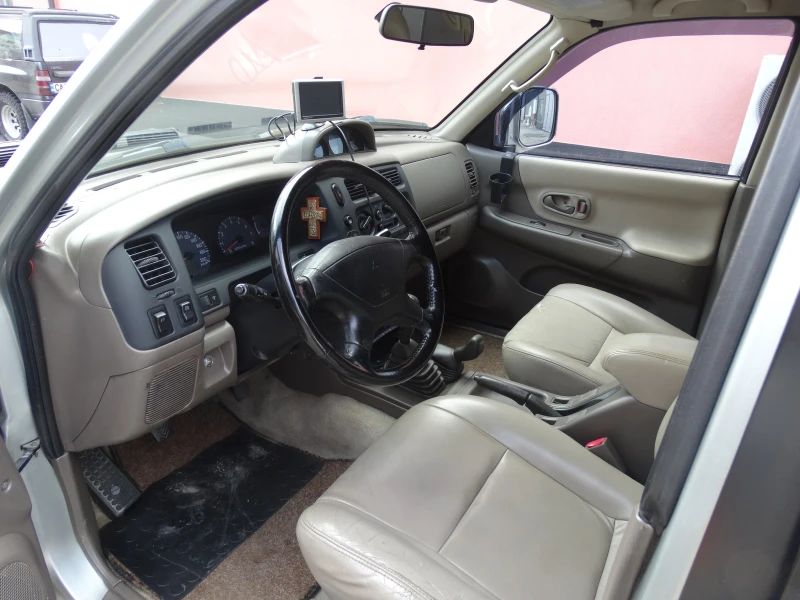 Mitsubishi Pajero sport 3.00 газ, снимка 13 - Автомобили и джипове - 49324621