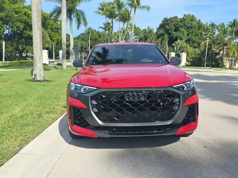 Audi RSQ8 * PERFORMANCE* CARFAX * БЕЗ ПЪРВОНАЧАЛНА ВНОСКА, снимка 2 - Автомобили и джипове - 52815140