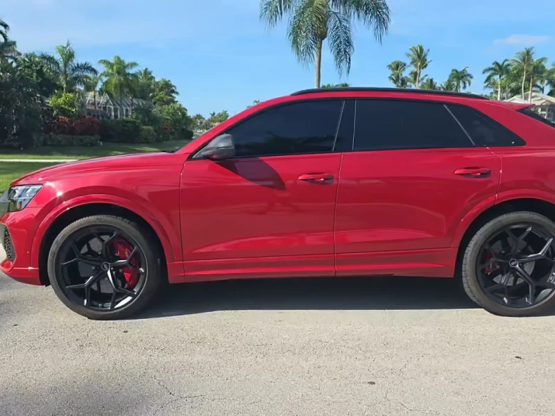 Audi RSQ8 * PERFORMANCE* CARFAX * БЕЗ ПЪРВОНАЧАЛНА ВНОСКА, снимка 3 - Автомобили и джипове - 52815140