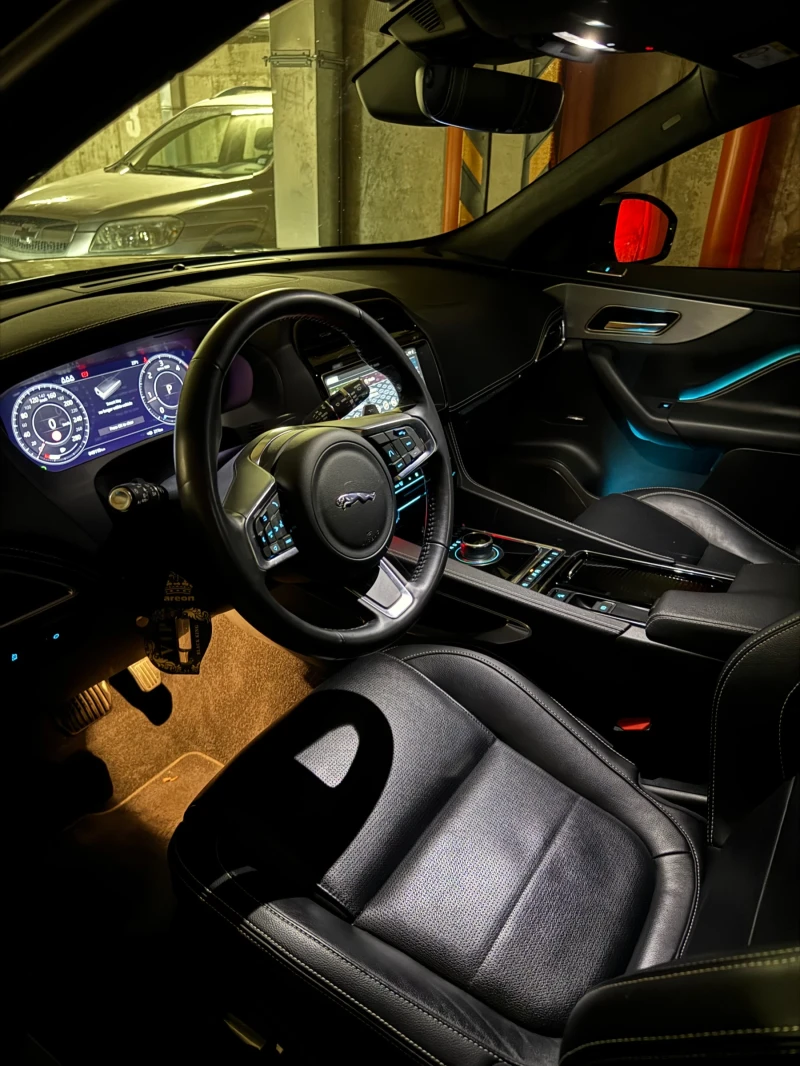 Jaguar F-PACE 2.0 D AWD  CHEQUERED FLAG, снимка 6 - Автомобили и джипове - 52818656