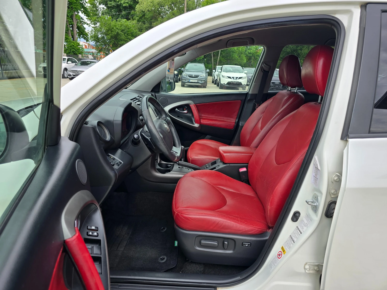 Toyota Rav4 2.2D, 150к.с., 4х4, Подгрев, Камера, Кожа!, снимка 9 - Автомобили и джипове - 54615864