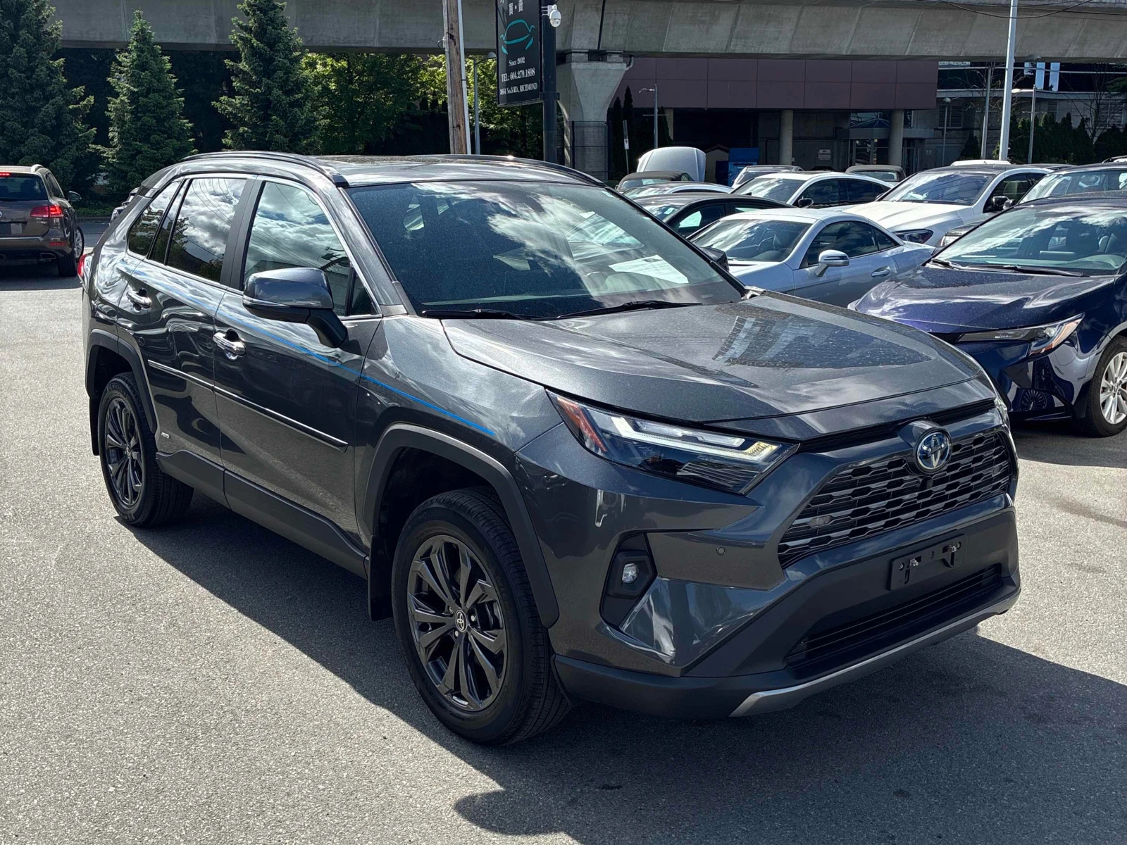 Toyota Rav4 HYBRID LIMITED * * CARFAX * * АВТО КРЕДИТ * * , снимка 3 - Автомобили и джипове - 54793530