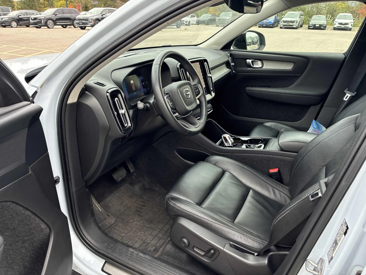 Volvo XC40 B5* PLUS DARK THEME* AWD, снимка 7 - Автомобили и джипове - 56706172
