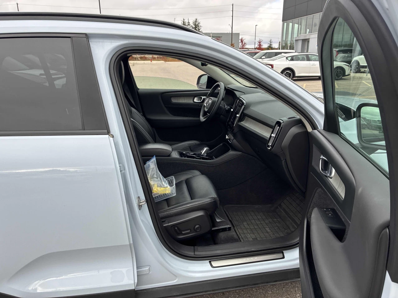 Volvo XC40 B5* PLUS DARK THEME* AWD, снимка 10 - Автомобили и джипове - 56706172