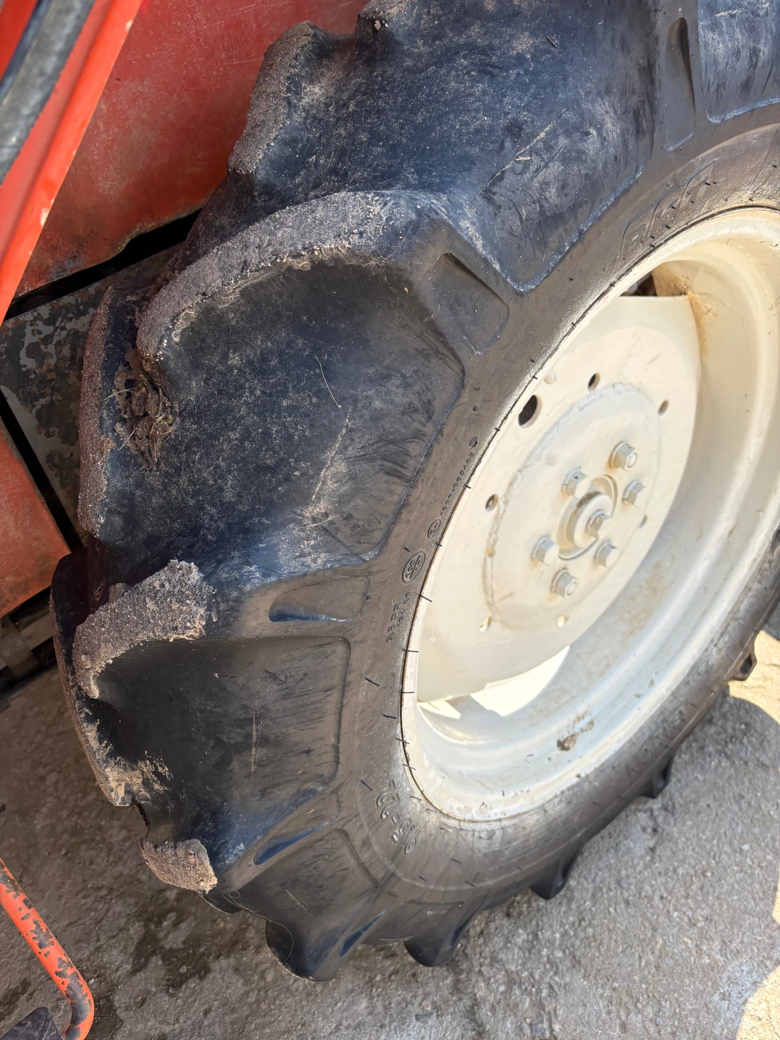 Трактор Hinomoto N209, снимка 4 - Селскостопанска техника - 54292528