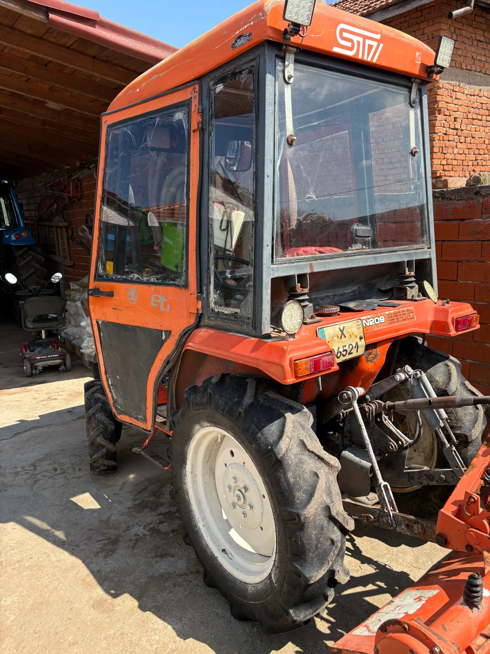 Трактор Hinomoto N209, снимка 8 - Селскостопанска техника - 54292528