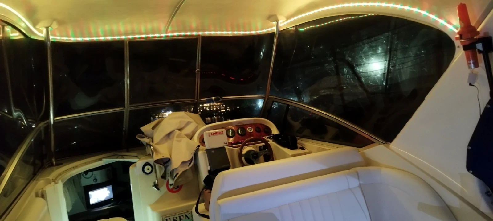 Моторна яхта San Boat Cuddy 980 - изображение 6