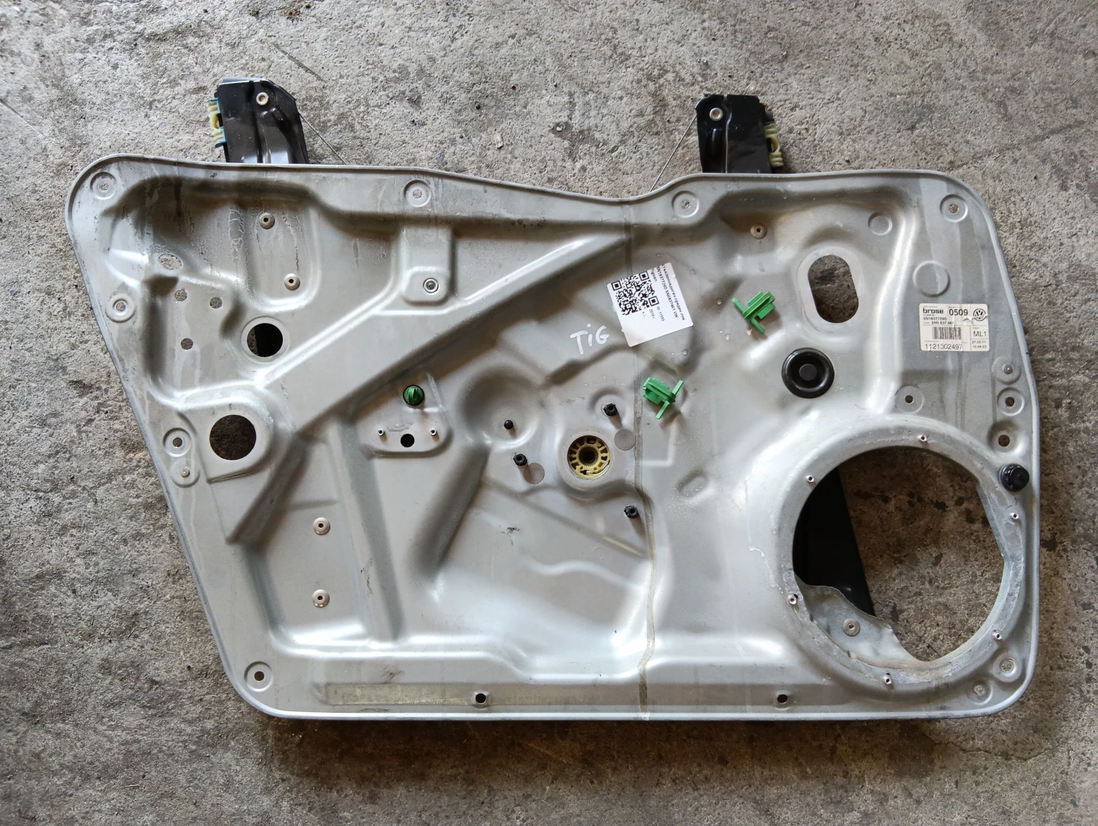 стъклоповдигач преден ляв 5N1837729D 5N0837461 VW Tiguan