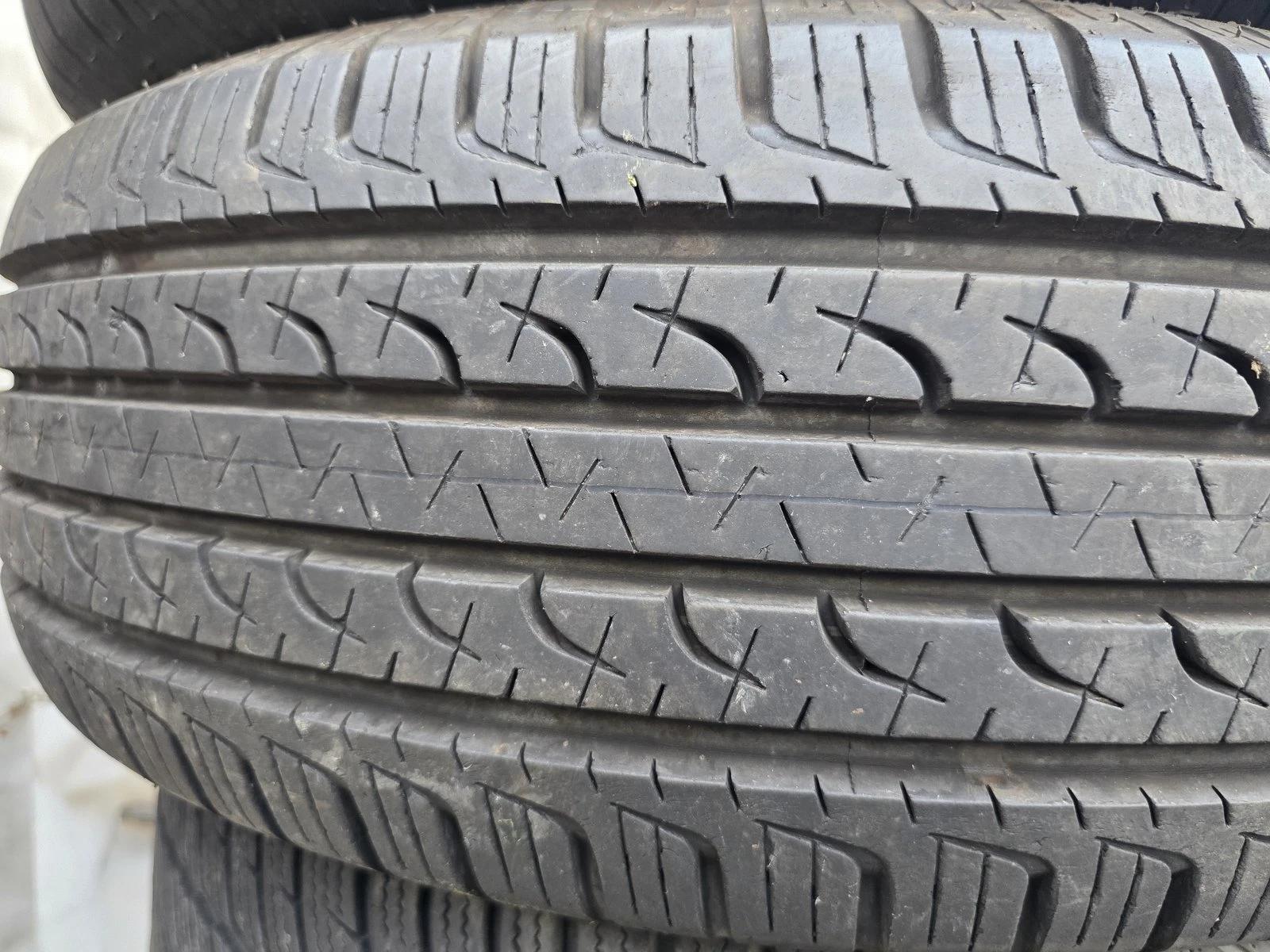 Гуми Летни 215/65R16, снимка 2 - Гуми и джанти - 56730690