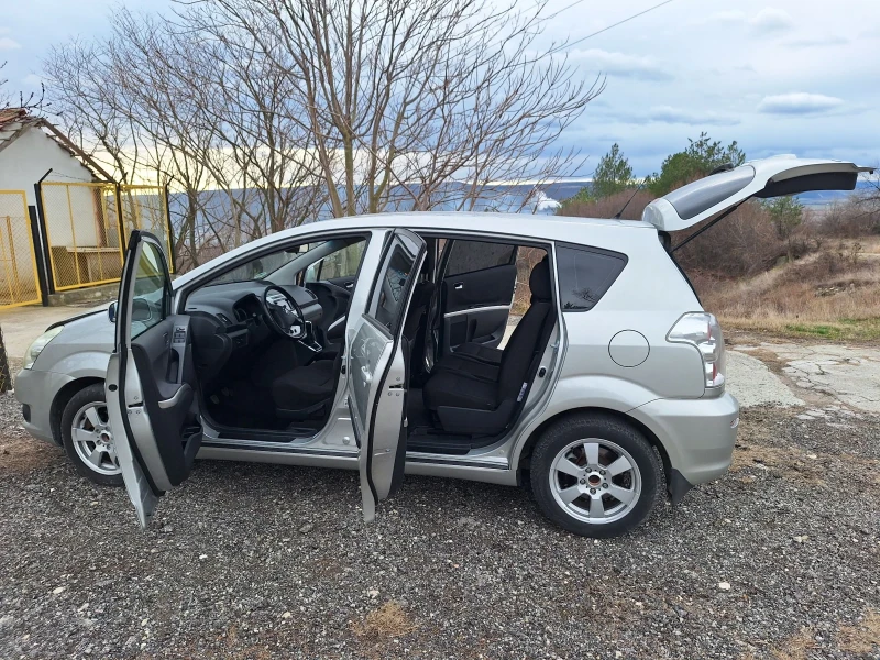 Toyota Corolla verso 1.8 VVT-I FASE, снимка 5 - Автомобили и джипове - 46957596