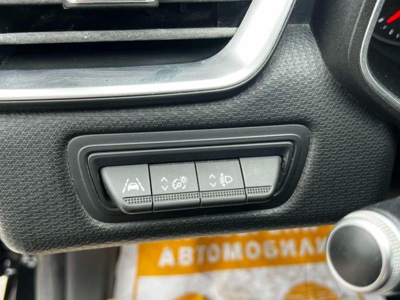 Renault Clio 1.0 TCe , снимка 10 - Автомобили и джипове - 52602050