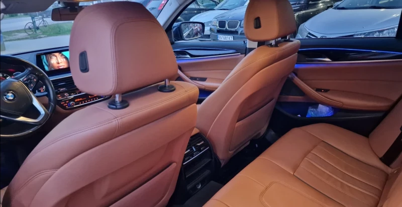 BMW 530  530 D X-drive-LUXURY-KEYLESS-Camera-Distronik-, снимка 9 - Автомобили и джипове - 52643791