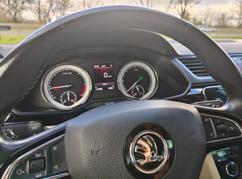 Skoda Superb 2.0TDI 190hp 4x4 L&K, снимка 11 - Автомобили и джипове - 52692319