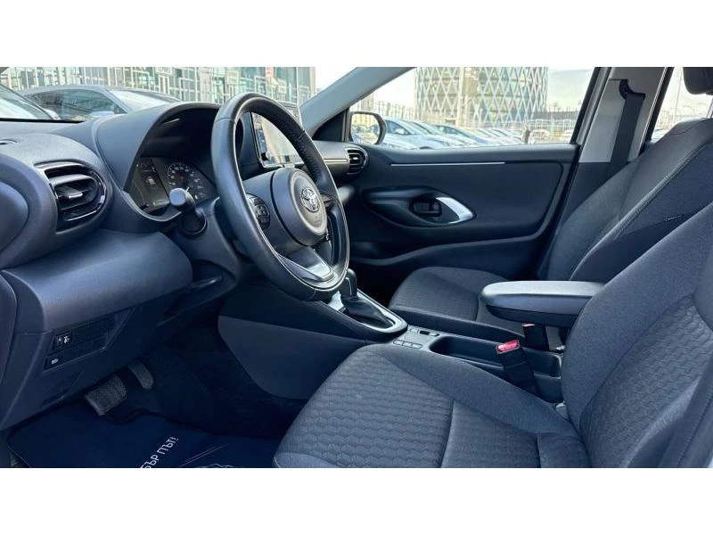 Toyota Yaris 1.5HSD Dynamic, снимка 11 - Автомобили и джипове - 48403683