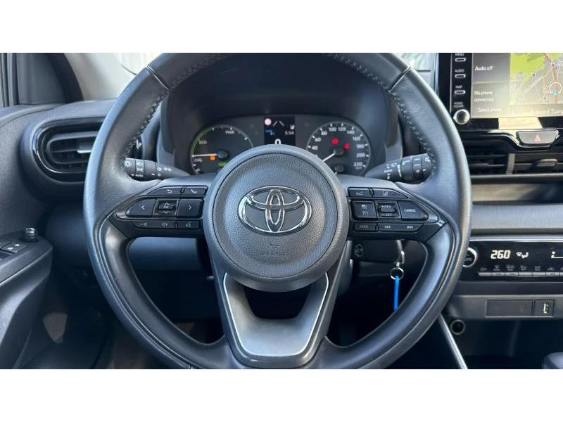 Toyota Yaris 1.5HSD Dynamic, снимка 12 - Автомобили и джипове - 48403683