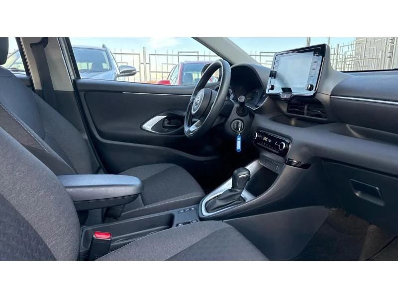 Toyota Yaris 1.5HSD Dynamic, снимка 6 - Автомобили и джипове - 48403683