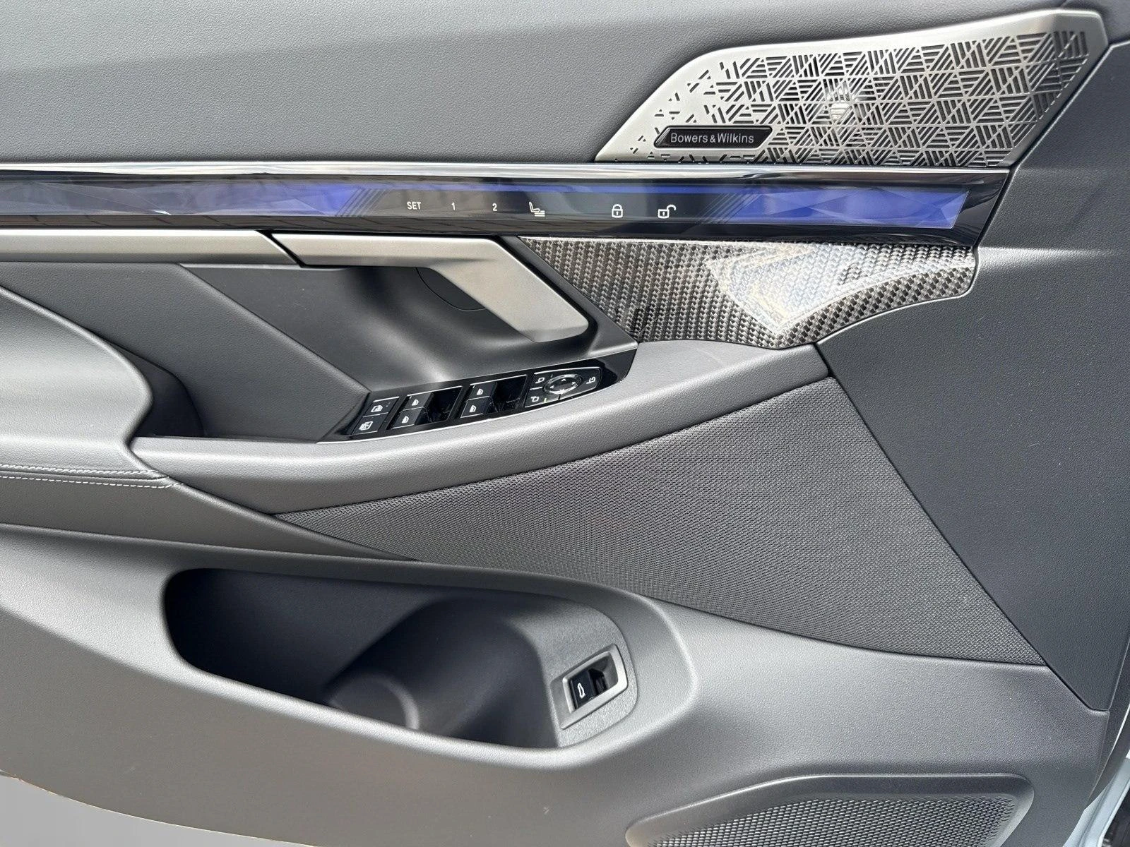 BMW M5 4.4 V8/PLUG-IN/CARBON/ICONIC GLOW/B&W/HEAD UP/360/ - изображение 7
