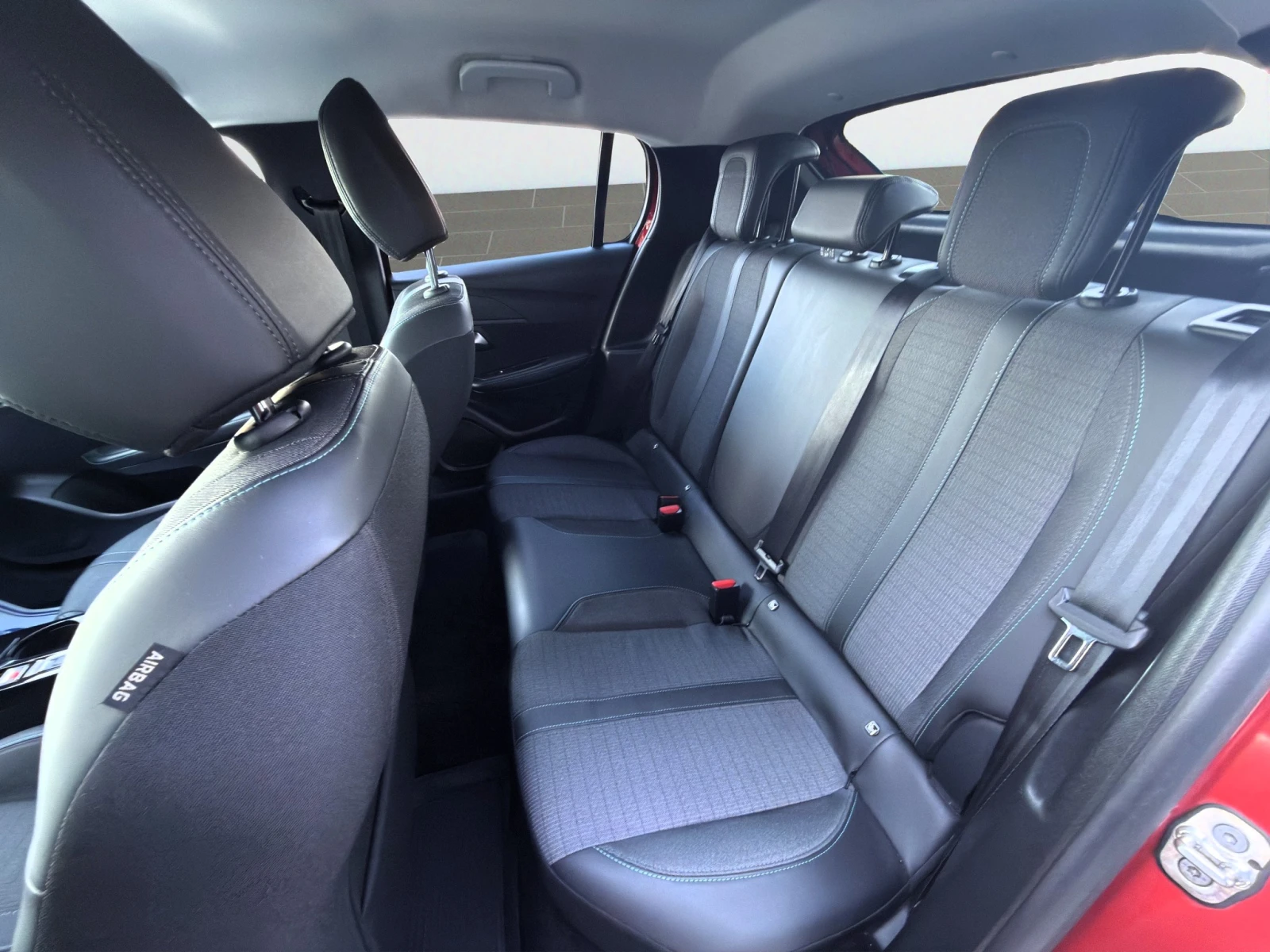 Peugeot 208 ALLURE 1.2 PureTech 100 Гаранция до 10.2029 г., снимка 12 - Автомобили и джипове - 53770622