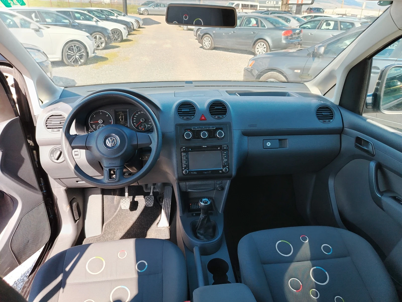 VW Caddy 1.6 TDI Пътническо , снимка 13 - Автомобили и джипове - 54156078