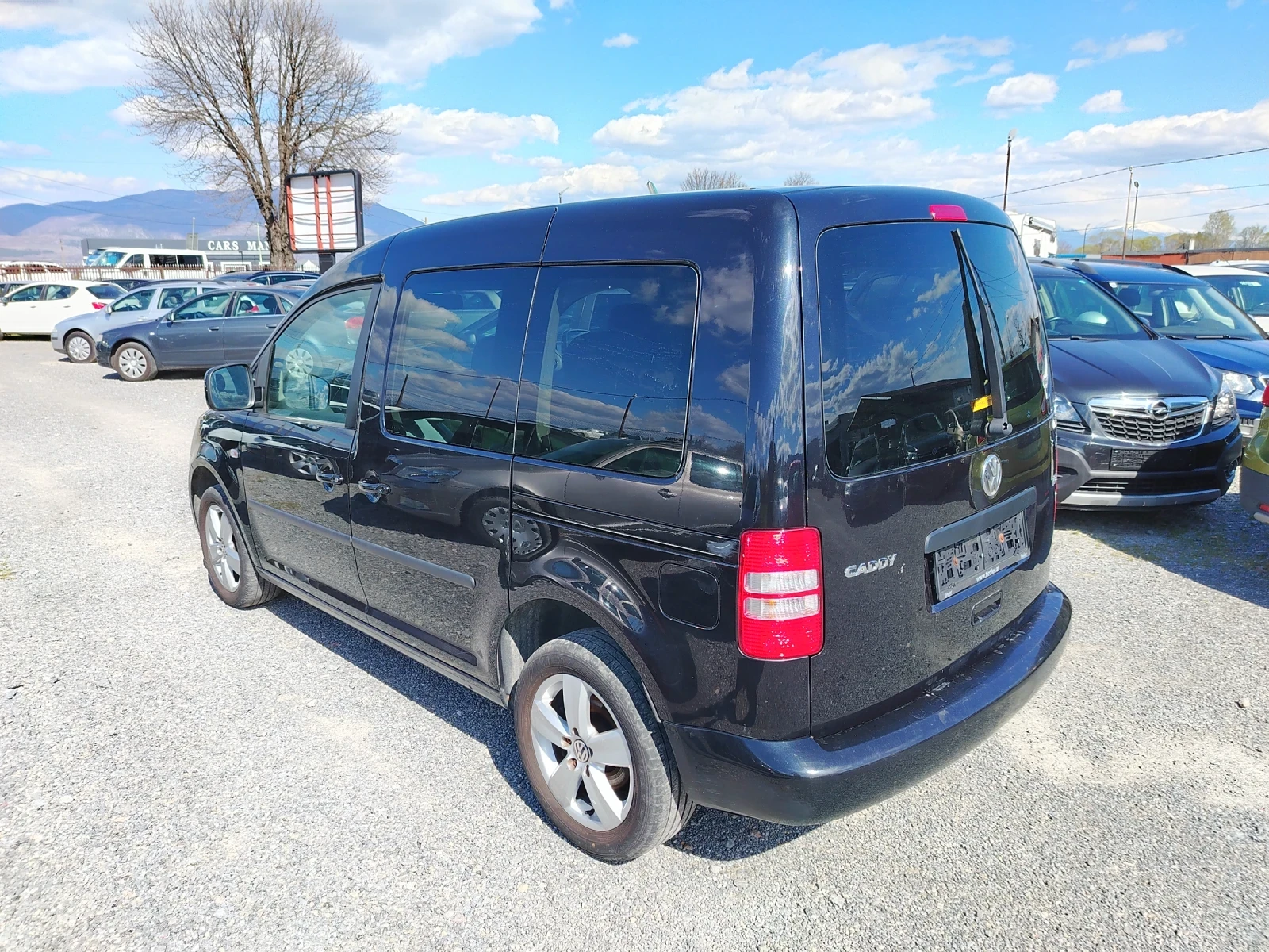 VW Caddy 1.6 TDI Пътническо , снимка 5 - Автомобили и джипове - 54156078