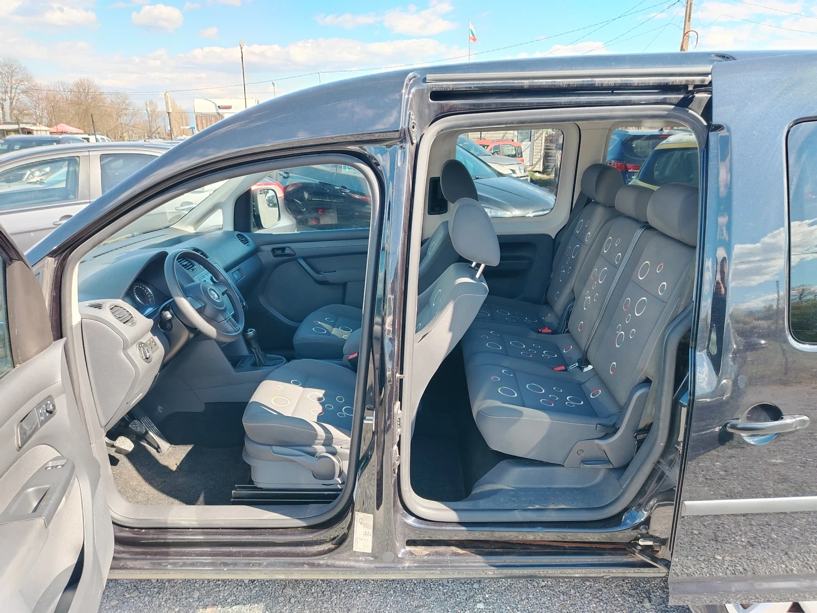 VW Caddy 1.6 TDI Пътническо , снимка 9 - Автомобили и джипове - 54156078